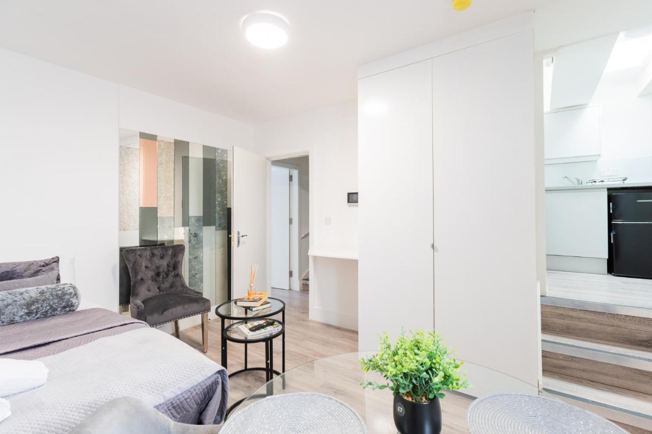 Stylish Near Kensal Londra