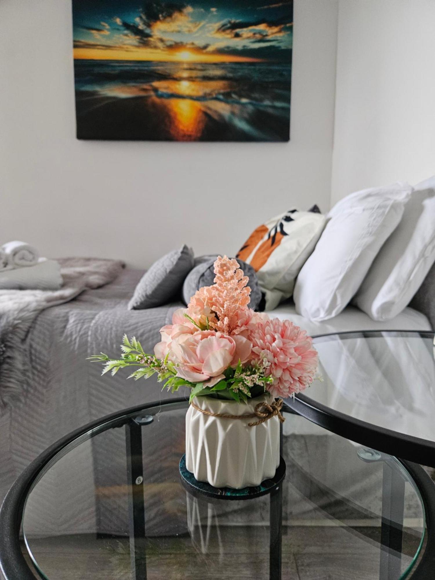 Stylish Near Kensal Londra